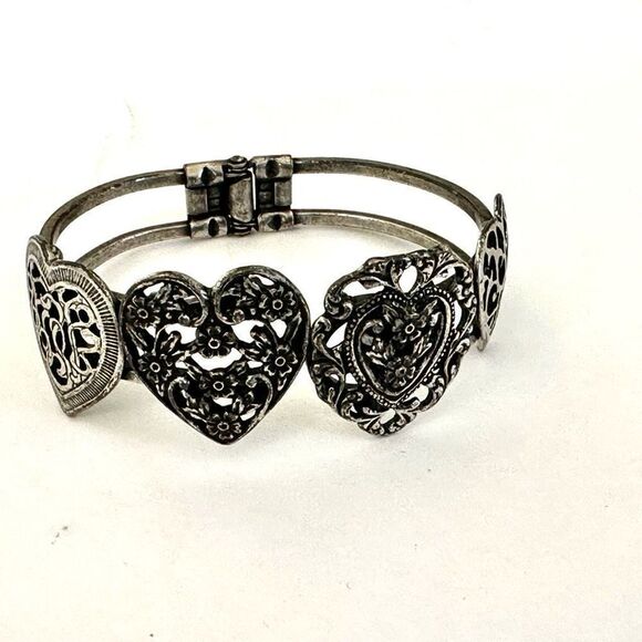 Silver tone heart bracelet - Picture 8 of 8